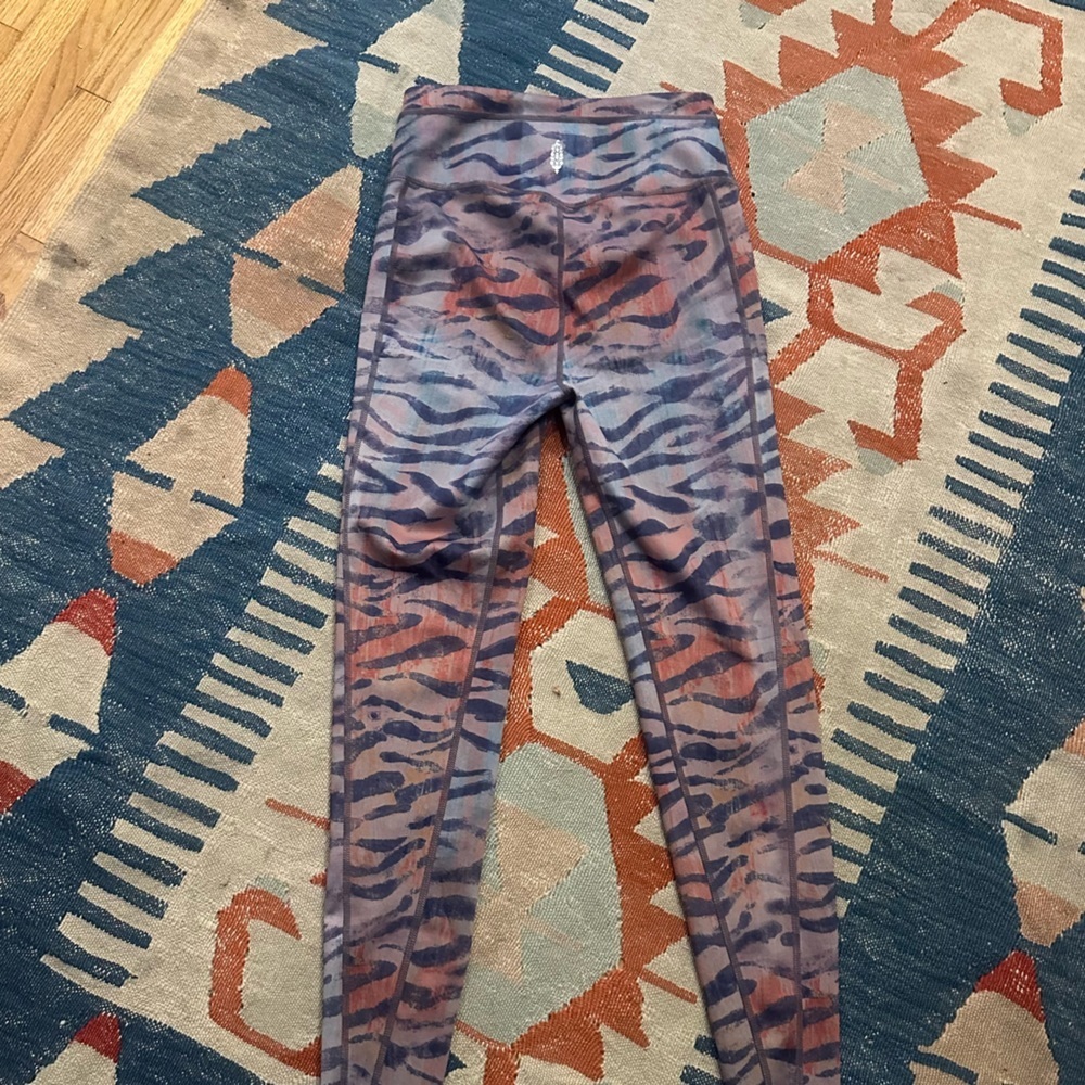 Free People Beat The Heat Zebra Colorful reversible leggings size small - Picture 7 of 13